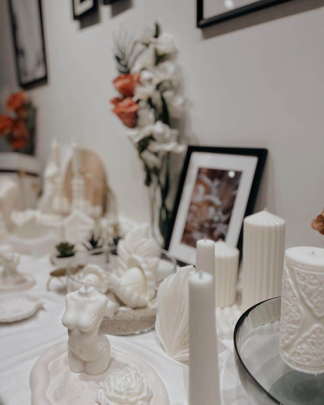 淡輪優希のインスタグラム：「雨の日はキャンドルを灯したくなる…🕯️  @ascent.decor 🌹 愛するジュリアの愛溢れるブランド。皆様にも届きますように。」