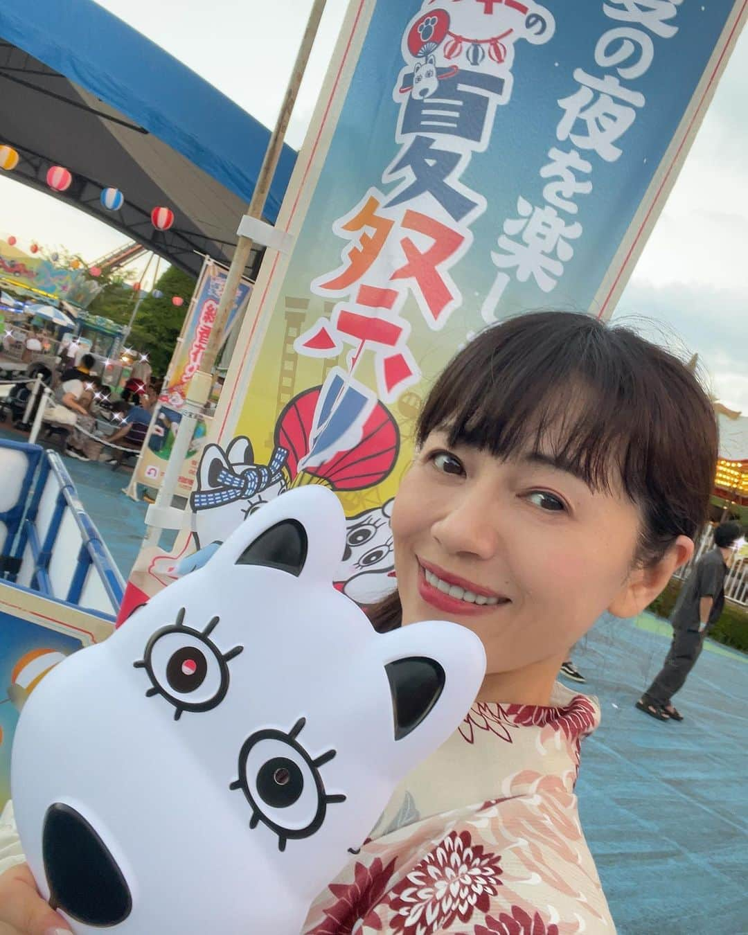 うちやえゆかのインスタグラム：「今日は姪と #よみうりランド へ🎡 「グッド&ラッキーの夏祭り」を 楽しんできました♪  みんなで輪になって、盆踊りに 参加！懐かしの「かたぬき」にも 挑戦しました♪  ランドドッグ音頭🍉を踊る グッドくんラッキーちゃん✨ 今日も可愛かった💖  #グッドラッキー #夏祭り #盆踊り #お面 #浴衣 #ヨーヨー #かたぬき #線香花火 #スイカ割り #日本 #夏 #遊園地 #最高 #大好き」