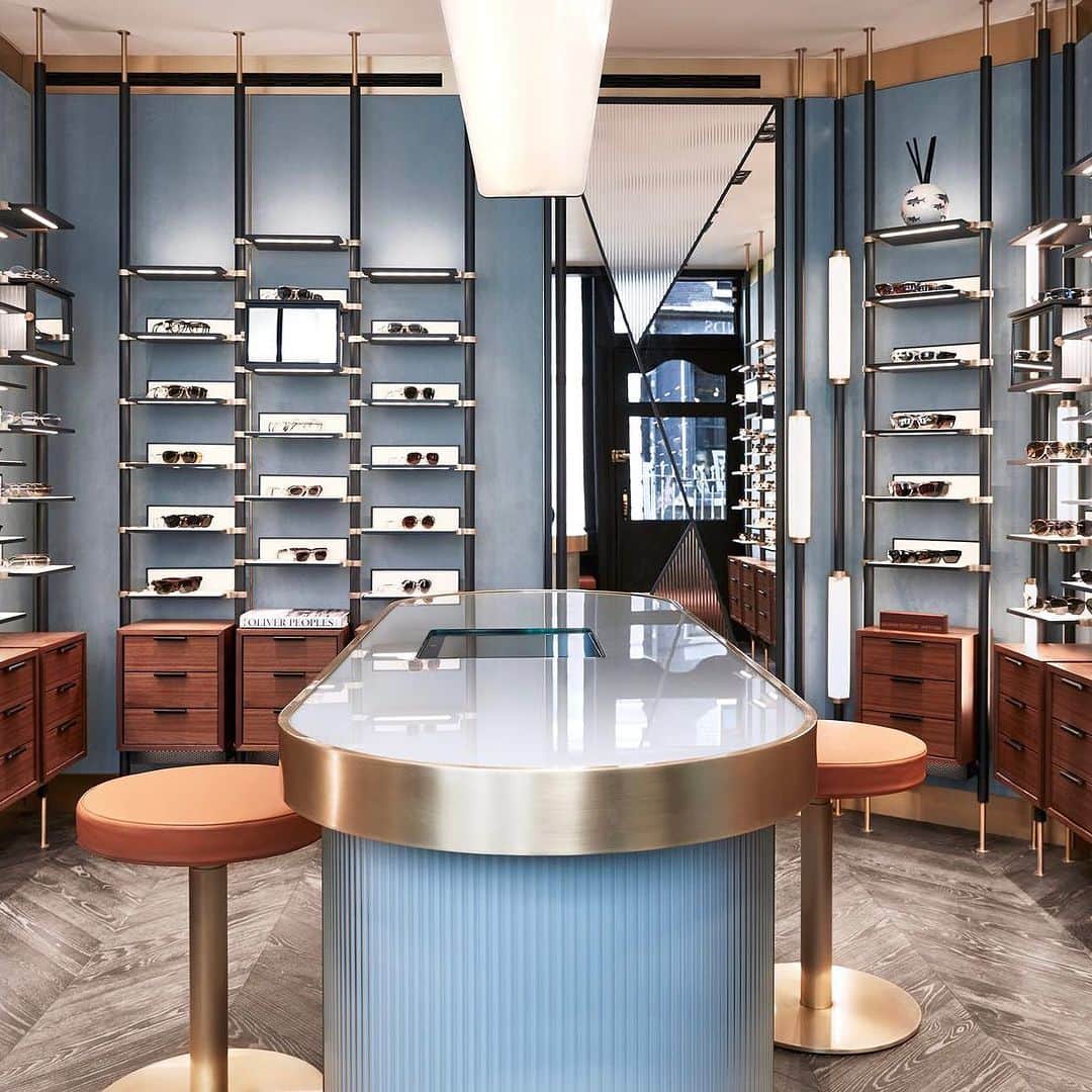 オリバーピープルズのインスタグラム：「"Architecture is the thoughtful making of space." - Louis Kahn ⁠ Oliver Peoples Boutique in London Soho located at 43 Lexington St, Carnaby.」
