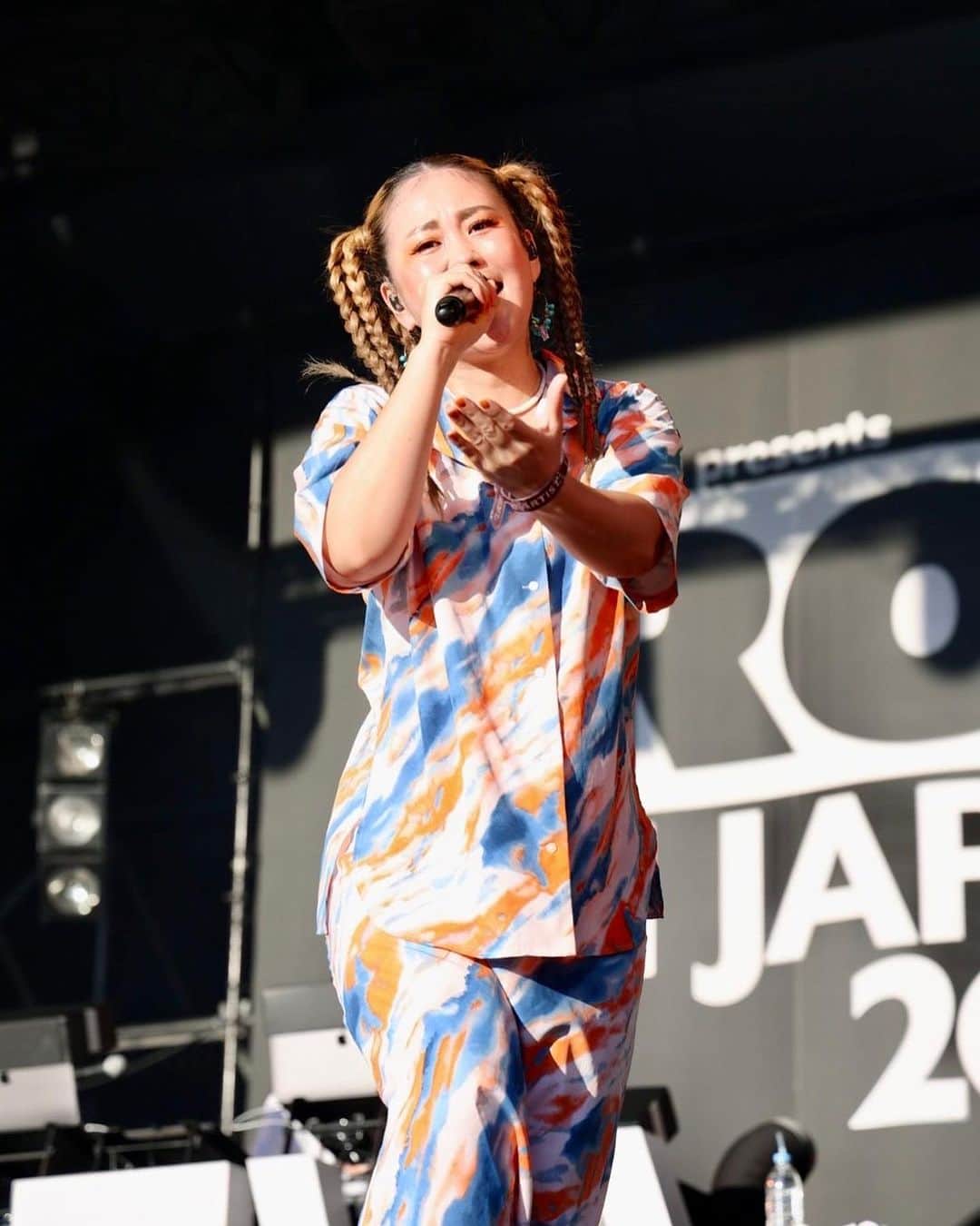 SONOMIのインスタグラム：「2023.8.12 ROCK IN JAPAN FES’23 個別の写真もいただいたので記念に…🫶🏻 #KREVA #KREBand #ROCKINJAPANFES2023」