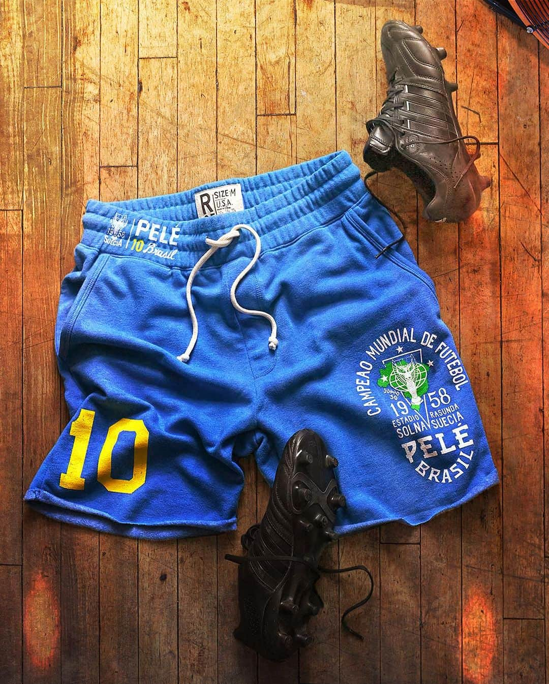 ペレさんのインスタグラム写真 - (ペレInstagram)「Na América do Norte o verão está chegando ao fim, mas as promoções estão apenas esquentando na @rootsoffight.  Tudo está incluso com descontos de até 50%. As economias estão lá, cabe a você aproveitá-las antes que seja tarde demais.  Não perca - acesse Rootsoffight.com agora.  #RootsofFight #ConheçaSuasRaízes  . Summer is coming to an end but the sales are just heating up at @rootsoffight.  Everything is included at up to 50% off. The savings are there, it’s up to you to grab them before it’s too late.  Don’t miss it - go to Rootsoffight.com now.  #RootsofFight #KnowYourRoots」8月13日 1時03分 - pele