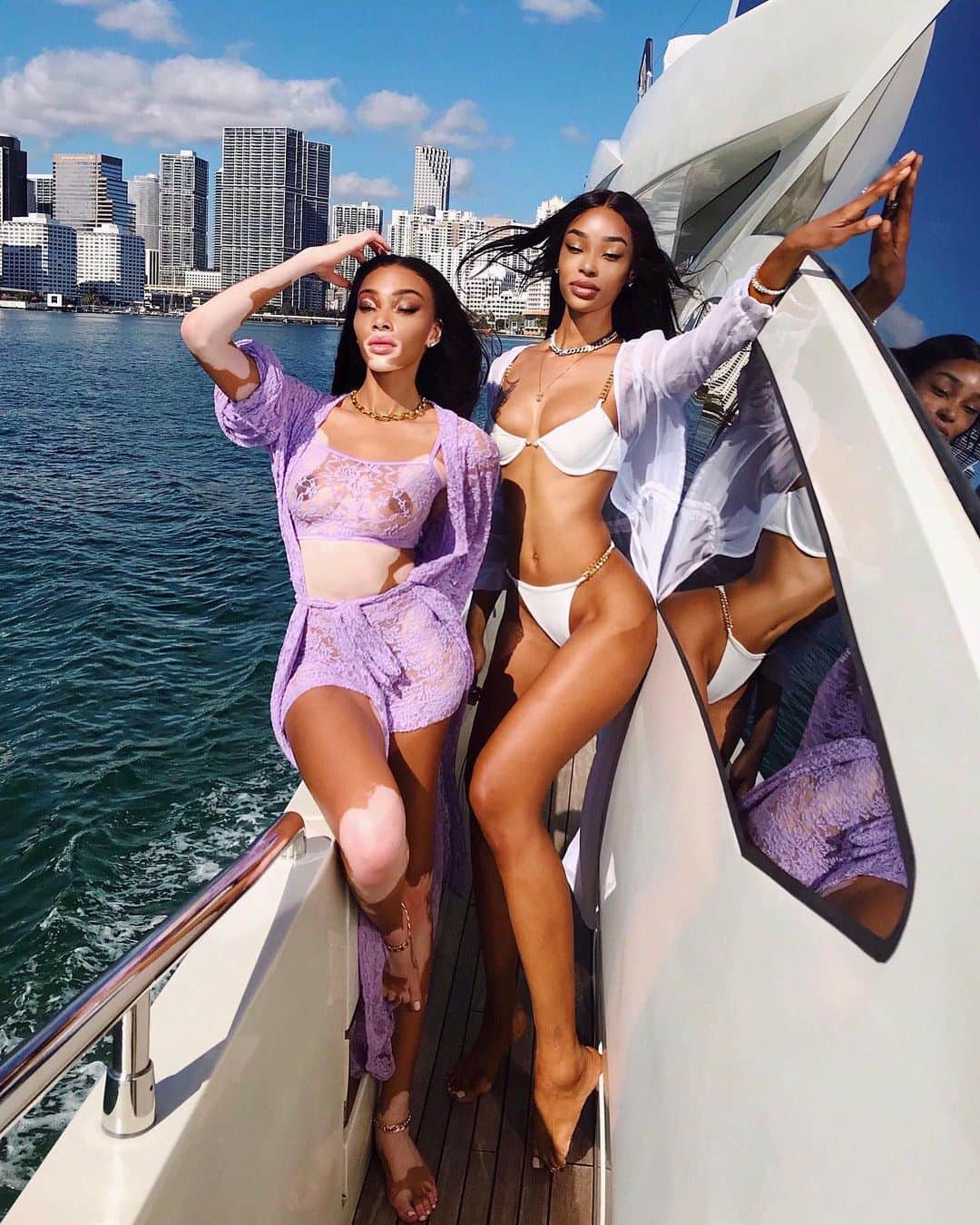 ウィニー・ハーロウのインスタグラム：「One thing about me and Shan, we gon laugh and we gon do it on a boat 🛥️🎈🤣❤️ HAPPY BIRTHDAY PRINCESS🦁Leo Season still in full effect!! Love you to the moon and back @badgyalshanshan ! I always tell you I’m so proud of your strength but more so this year I’m proud of your growth. May god continue to bless you in abundance and may all your birthday wishes come true 💘💘💘」