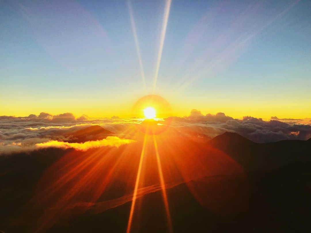 相知明日香さんのインスタグラム写真 - (相知明日香Instagram)「🙏🏻  pray for Maui....🌴🙏🏻☀️🌈  #prayforMaui #Maui #Hawaii #island #mahalo #aloha #pray  🌙 これは2017年に行った時のマウイ島の写真たちです📸 大好きだったラハイナの街は、ほぼ全焼してしまって 記憶の中だけに残る街になってしまった。。😢 天災とは本当に残酷なものだ、、、 記憶の中の美しい島、マウイ島に想いを馳せて 一刻も早い消火を願います。 あーー、、心が痛いよ😢😢😢😢」8月13日 1時06分 - asukalohappy