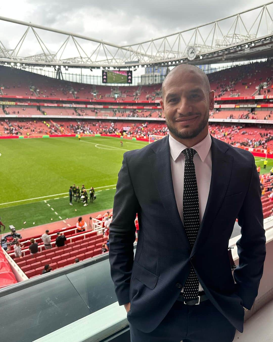 アドレーヌ・グェディウラさんのインスタグラム写真 - (アドレーヌ・グェディウラInstagram)「Good memories in this Stadium 🏟️ @arsenal  Unlucky for @officialnffc today 🔴⚪️ Thank you for the invitation  @premierleague is back  @onfiresports」8月13日 1時08分 - adleneg17