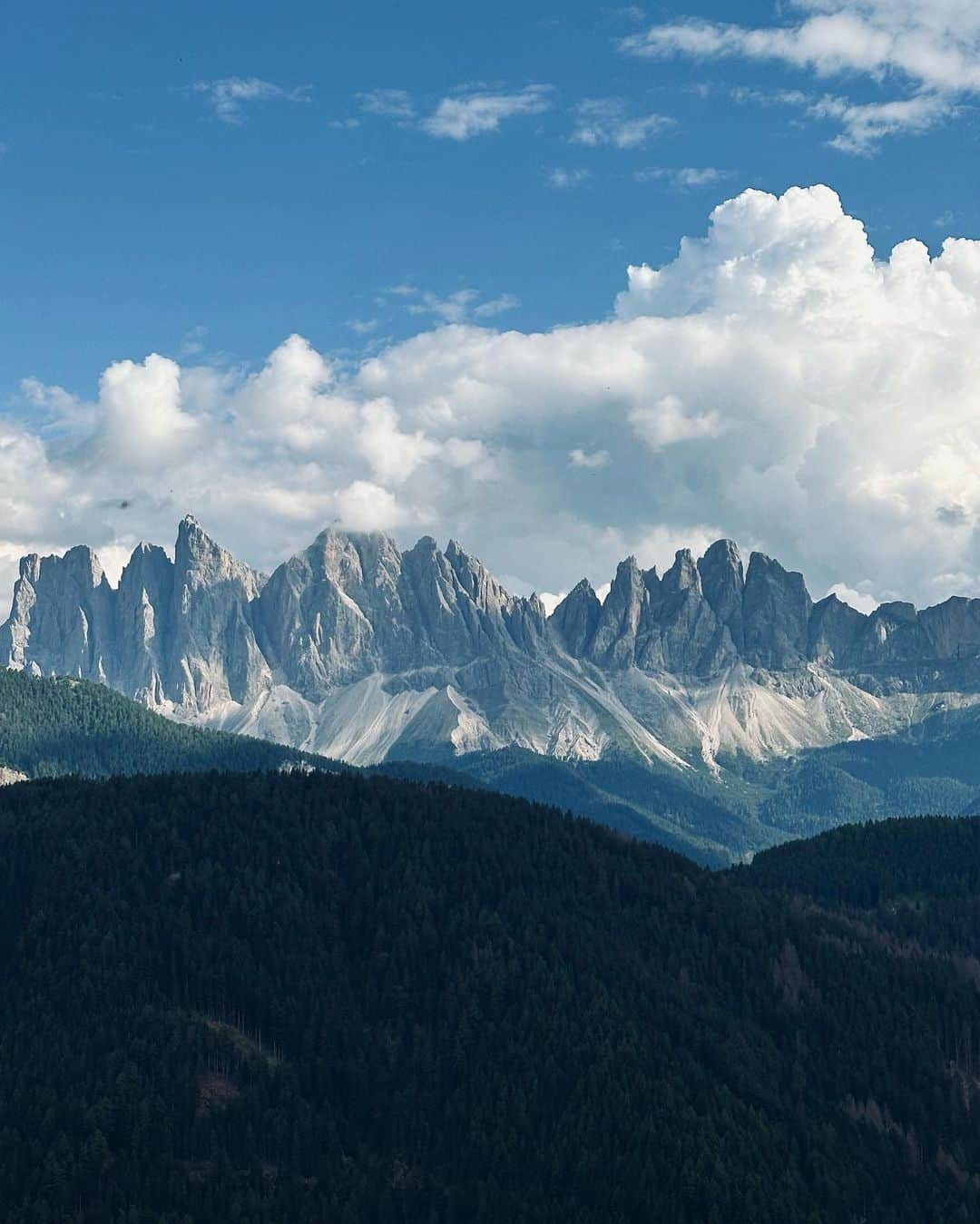 ヨハネス・ヒューブルさんのインスタグラム写真 - (ヨハネス・ヒューブルInstagram)「Postcards from the Dolomites 🏔️  Absolutely stunning Stop-over @forestis.dolomites can’t wait to see it in winter」8月13日 1時20分 - johanneshuebl