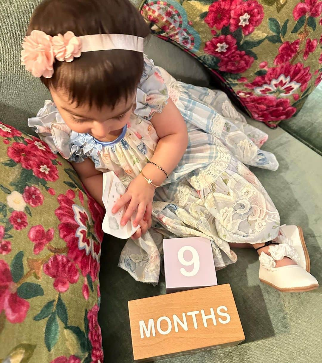 ビパシャ・バスーさんのインスタグラム写真 - (ビパシャ・バスーInstagram)「Our Devi turns 9 months ❤️🧿🙏 Wanted to thank everyone for all the love and blessings for her 🧿🧿🧿🧿🧿🧿🧿 Grateful to all 🙏 Our Braveheart Baby is a warrior princess❤️🧿🧿🧿🧿🧿🧿🧿 Durga Durga 🙏Jai Mata Di 🙏」8月13日 1時15分 - bipashabasu