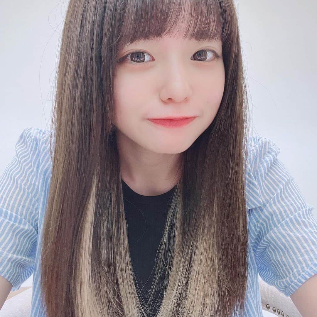 大塚美波さんのインスタグラム写真 - (大塚美波Instagram)「まつパ行く前だからまつ毛なんもしてないけど、ロング復活🙌  前回より少し短めにしてストレートや！！  ゆうかさんいつもありがとうございます🥹💕  #エクステ #ヘアカラー #インナーカラー」8月13日 1時35分 - _mi7mi12_