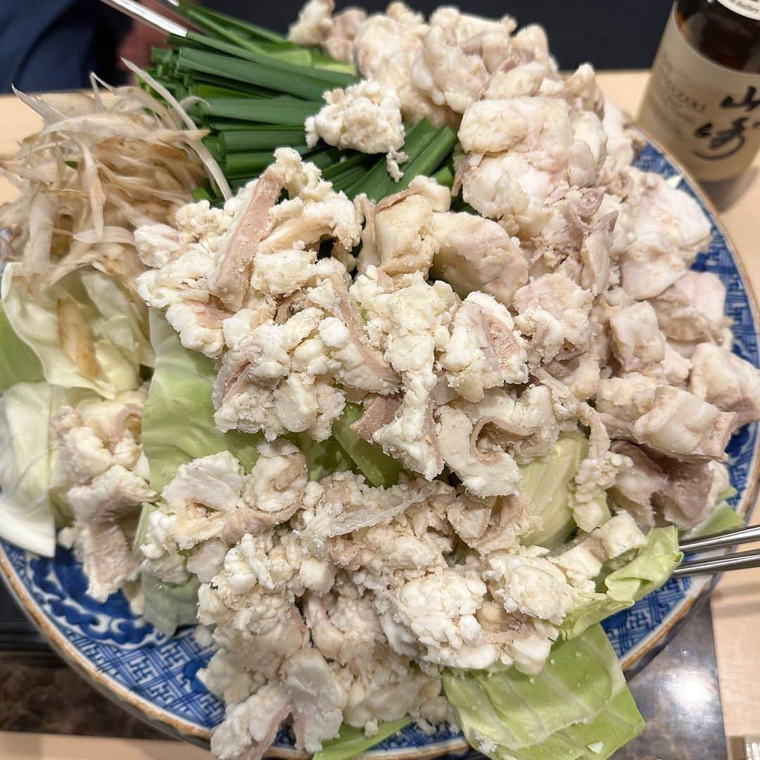 堀田祐美子のインスタグラム：「白金にあるお洒落な居酒屋さん  福わうち  年に何度かだけ開催するもつ鍋にお呼ばれしました。  モツ、作り方、全てにこだわりがあるもつ鍋は最高に美味しかったです。  もつ鍋なのに油が一切浮いていない透き通ったスープ！！  店主さんは気さくで、素敵な方でした。  @yumiko_hotta  @t_hearts2020  #堀田祐美子 #yumikohotta  #prowrestling  #プロレス #womansprowrestling  #女子プロレス  #hearts82 #thearts  #福わうち  もつ鍋」