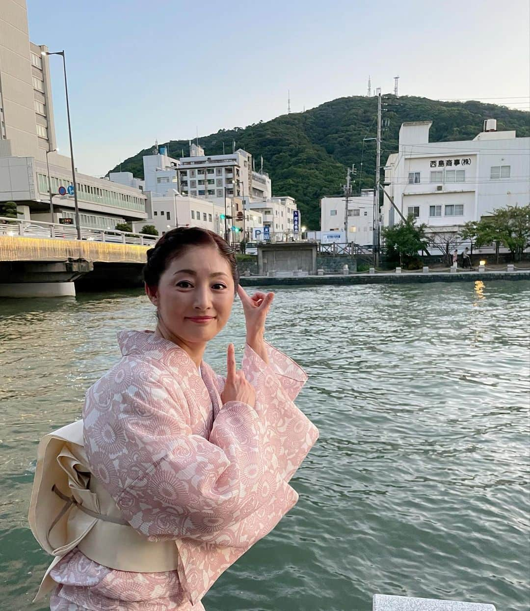 常盤貴子さんのインスタグラム写真 - (常盤貴子Instagram)「阿波おどり2023  NHK徳島放送局の阿波おどり中継。  初めて観る阿波踊りは…信じられないくらいカッコよくて、美しくって楽しかった♫  街中のさまざまな連を巡ってみたい✨  15日まで。  @awaodori_mirai2021  @chikusen_official  @kimono_akariya_ginza」8月13日 2時15分 - takakotokiwa_official