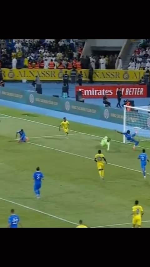 F2Freestylersのインスタグラム：「WOW! @cristiano denied a certain goal by possibly the greatest ever GOAL LINE CLEARANCE by @blihi__33 ! 🤩⛔️  #ronaldo #football #soccer #saudi #goat」