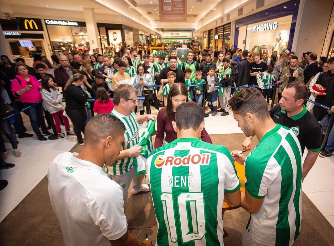 ネネさんのインスタグラム写真 - (ネネInstagram)「Lançamento da nova camisa do @ecjuventude ficou sensacional galera!! 👏🏼💚🤍🔥 📸 @fer0alves」8月13日 2時40分 - nene