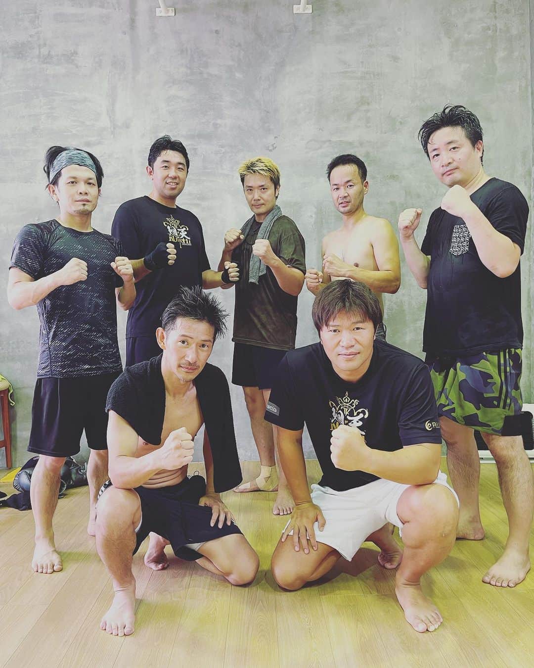 小比類巻貴之のインスタグラム：「エグゼクティブファイト武士道 青コーナー合宿！！」