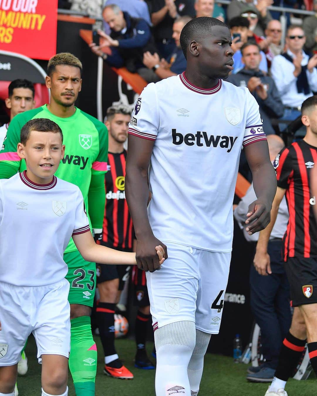 クル・ズマのインスタグラム：「Hard fought point today… ⚽️ Really Honoured to have been the Captain of this amazing club today 🤲🏿❤️⚒️ #uZoumaki #ALHamdulillah」