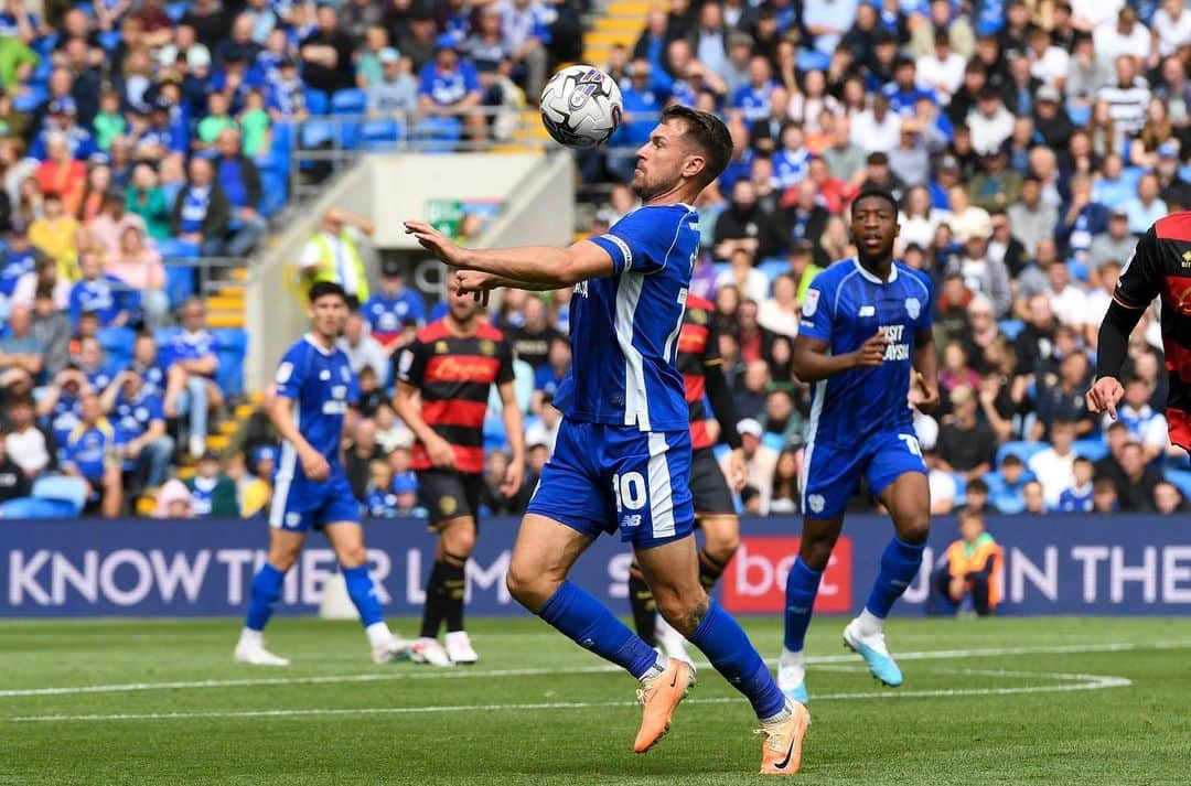 アーロン・ラムジーさんのインスタグラム写真 - (アーロン・ラムジーInstagram)「Not the result we wanted. Took the game to them second half but couldn’t quite capitalise. A really special day for me to be playing back at home in front of you 💙 @cardiffcityfc」8月13日 3時35分 - aaronramsey