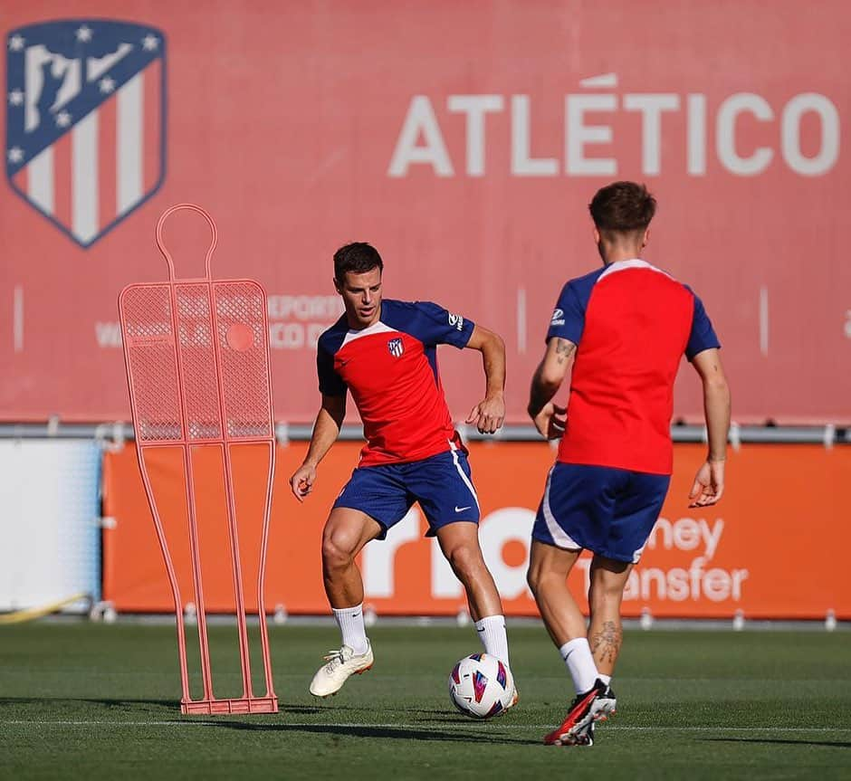 セサル・アスピリクエタのインスタグラム：「¡Listos para el debut! Con muchas ganas de reunirnos con nuestra afición el lunes y empezar a luchar juntos por el objetivo. #Atleti」