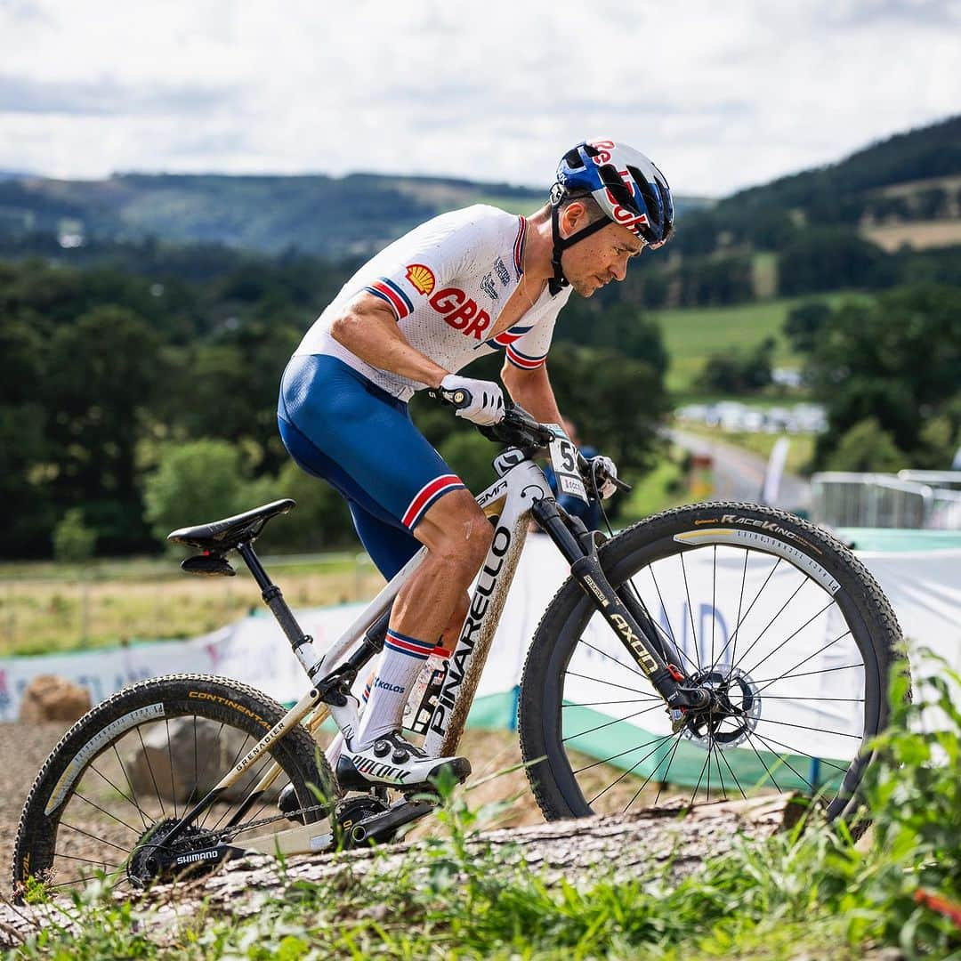 Shimanoさんのインスタグラム写真 - (ShimanoInstagram)「@tompidcock makes history, clinching the @uci_mountainbike World Championships XCO Men Elite title on home soil. @samuelgaze claims a fierce silver after battling through the ranks. Unfortunately, @mathieuvanderpoel’s comeback took an unexpected turn and ended in the first lap after a crash.   #ShimanoMTB #MakeYourMark 📸 @kikeabelleiraphoto」8月13日 3時55分 - rideshimano