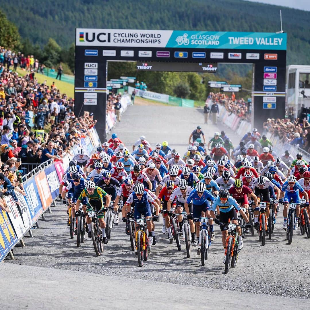 Shimanoさんのインスタグラム写真 - (ShimanoInstagram)「@tompidcock makes history, clinching the @uci_mountainbike World Championships XCO Men Elite title on home soil. @samuelgaze claims a fierce silver after battling through the ranks. Unfortunately, @mathieuvanderpoel’s comeback took an unexpected turn and ended in the first lap after a crash.   #ShimanoMTB #MakeYourMark 📸 @kikeabelleiraphoto」8月13日 3時55分 - rideshimano