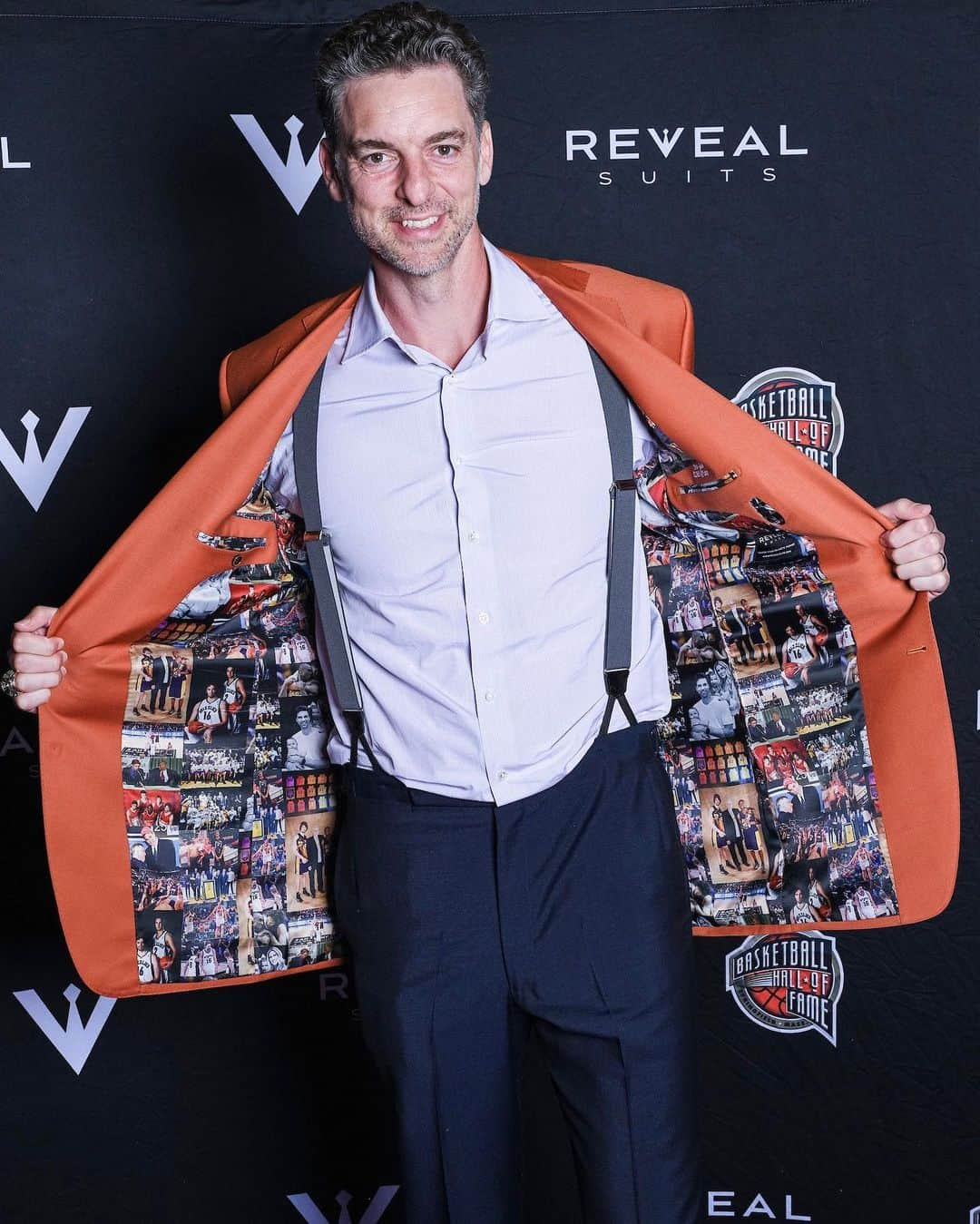 パウ・ガソルのインスタグラム：「Wearing the Naismith Basketball HOF jacket is a great honor. It comes with an increased responsibility to continue and grow the impact that we can have. Thank you all so much for your love and support!! 🧡🏀」