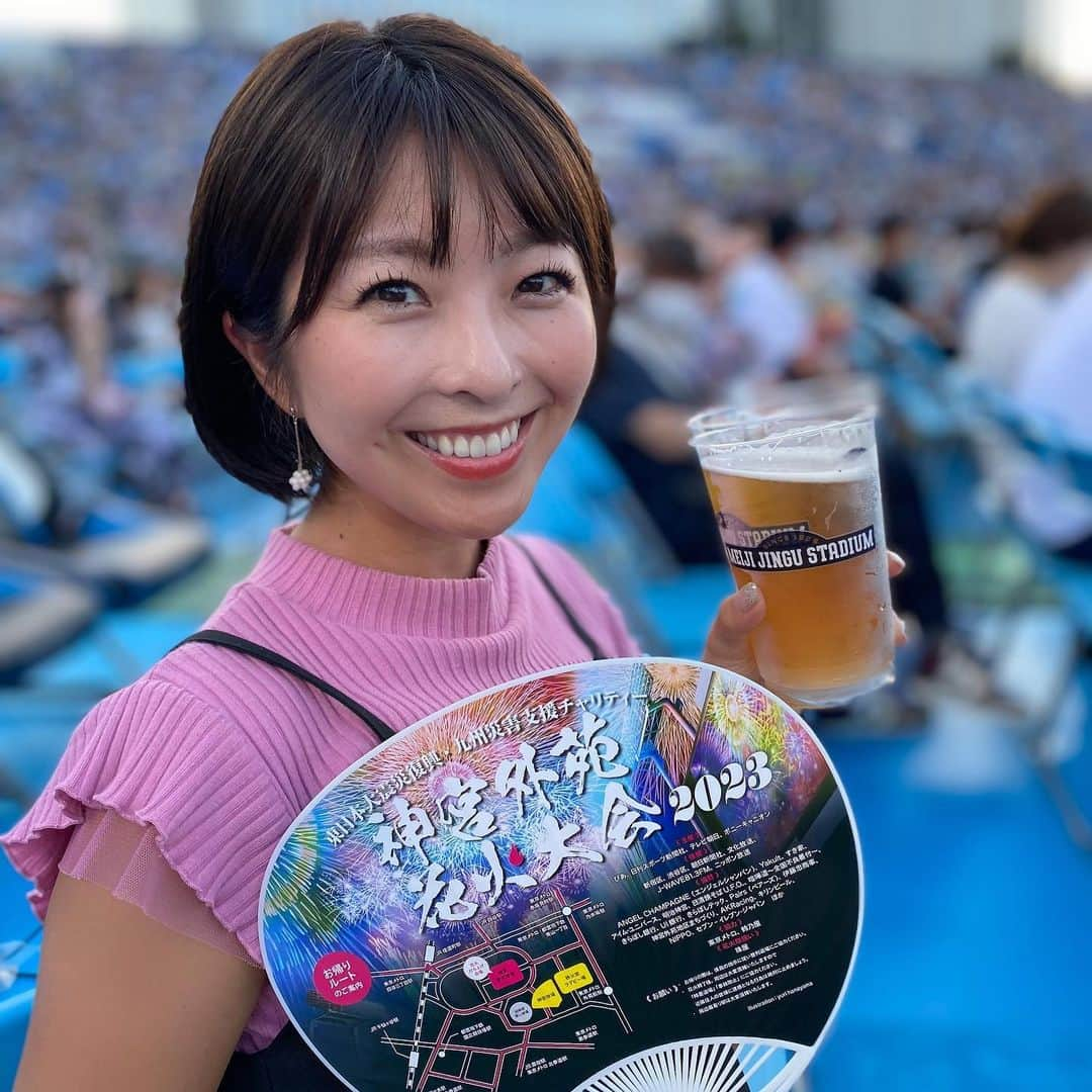 小尾渚沙さんのインスタグラム写真 - (小尾渚沙Instagram)「神宮外苑花火大会🎆🍺 夏を感じてきました💕  花火前のライブも大盛り上がりでした✨ 大黒摩季さんの『熱くなれ』の途中にカウントダウンが始まって、歌い終わりと同時に花火が打ち上がったのはカッコ良かったなぁ〜😍 . . #神宮外苑花火大会 #神宮外苑花火大会2023 #花火 #小尾ールタイム #🍺」8月13日 14時14分 - obi_nagisa