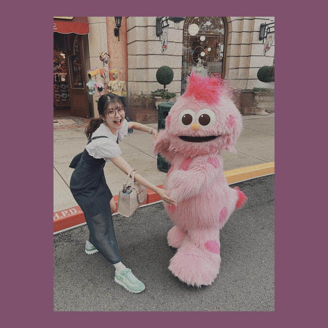 内藤もゆののインスタグラム：「🌎💗 ⁡ ⁡ ⁡ だいすきちゃんに会ってうかれた日🤍 ⁡ ⁡ ⁡ #𝘤𝘰𝘥𝘦  #𝘰𝘰𝘵𝘥  #はっぴーすまいる  #𝘩𝘢𝘱𝘱𝘺𝘴𝘮𝘪𝘭𝘦  #とぅいんくる #𝘛𝘸𝘪𝘯𝘬𝘭𝘦 #もゆふぁむ  #𝘧𝘰𝘭𝘭𝘰𝘸𝘮𝘦 #2023 #𝘢𝘶𝘨𝘶𝘴𝘵 #最高𝘒𝘖 #𝘜𝘚𝘑 #ゆにば #ユニバーサルスタジオジャパン #𝘶𝘯𝘪𝘷𝘦𝘳𝘴𝘢𝘭𝘴𝘵𝘶𝘥𝘪𝘰𝘫𝘢𝘱𝘢𝘯 #moppy #モッピー」