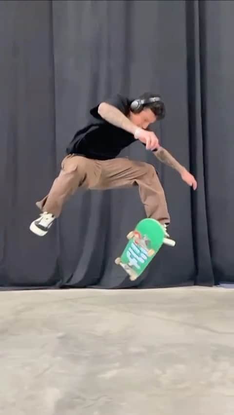ルアン・オリベイラのインスタグラム：「360 Flip  🎥 @chaseingabor」