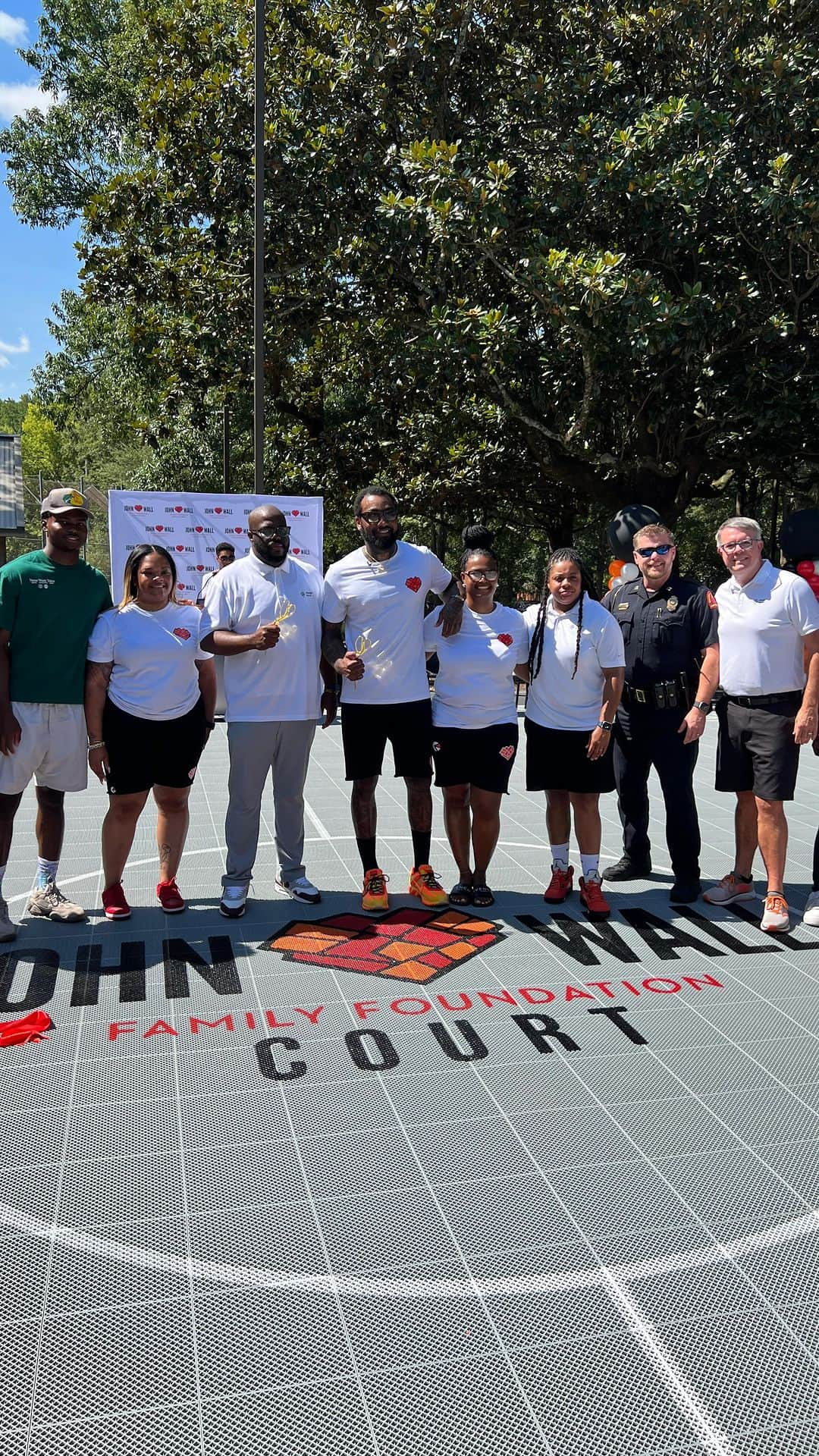 ジョン・ウォールのインスタグラム：「The John Wall Family Foundation Court at Roberts Park was unveiled and dedicated today in loving memory of my mom Frances A. Pulley.   Growing up in Raleigh, NC on the Southside holds lots of memories that will never leave me. Roberts Park is a part of that, I played on this very court during my childhood and I’m grateful to be able to continue to come back home and make a difference to my community.   I want to thank the city of Raleigh, @raleighparks , the team at Roberts Park, @carolinasportcourt , @ethika , all the volunteers and last but not least my family and the @jwfamilyfoundation Team.  Bringing this court to the Raleigh community is a DREAM come true for me.   #NeverSatisfiedSoDetermined」