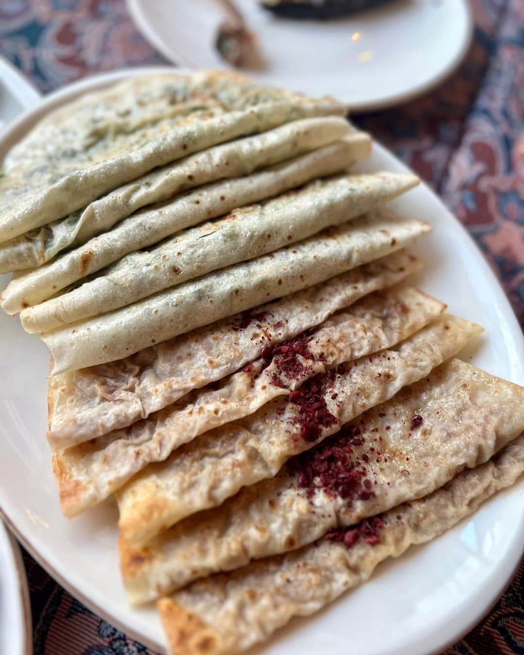 榊原信行さんのインスタグラム写真 - (榊原信行Instagram)「ランチは、アゼルバイジャン料理を堪能しました！ とにかくヘルシーで、かつ美味しいです。 このピンク色のジュースはバジルジュースです。 これまた絶品！ デラうま！ 最高！  For lunch, we enjoyed Azerbaijani cuisine! All dishes are healthy and delicious. This pink juice is basil juice. This is also excellent! It was "Dera-uma“! Awesome!!  🏬Qaynana Restaurant 📍Kichik Qala, Bakı, Azerbaijan  #RIZIN_LANDMARK7 #Azerbaijan #QaynanaRestaurant #アゼルバイジャン #アゼルバイジャン料理 #バラさんの日常🌹 #バラさんオススメグルメ🌹 #アゼルバイジャンオススメスポット」8月13日 8時07分 - nobu_sakakibara