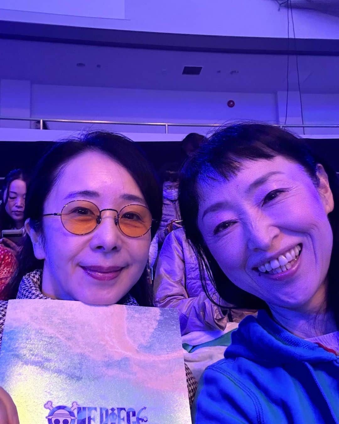 のインスタグラム：「ONE PIECE ON ICE  お隣の席に、ビビ役の渡辺美佐さん ビビ、最高💕泣けました  美佐さんに久しぶりにお会いできて嬉しかったです  #渡辺美佐さん #金月真美 #ONE PIECE ON ICE」