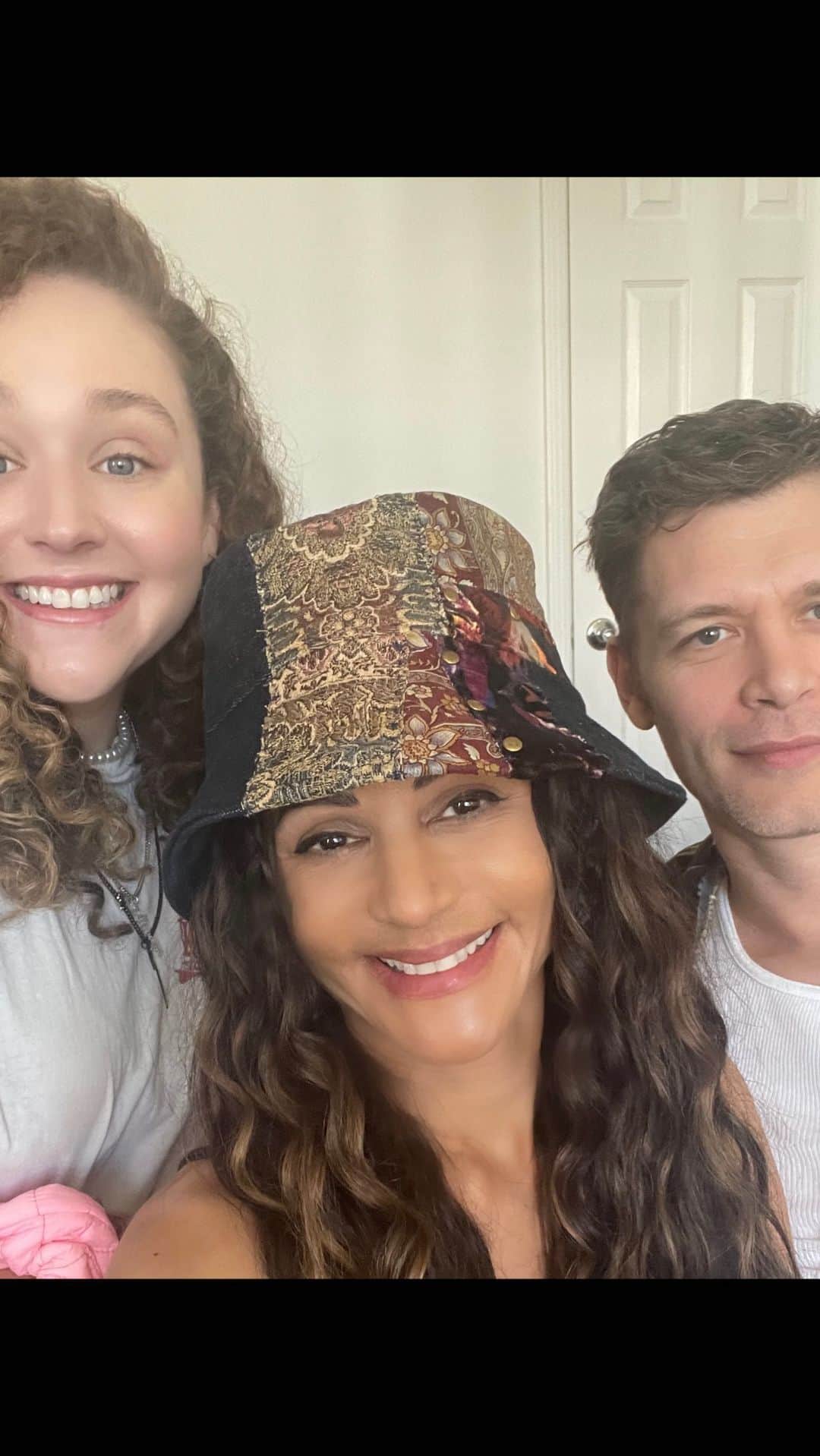 ジョセフ・モーガンのインスタグラム：「Come and see us! Check story for ticket links!」