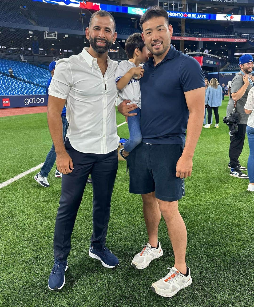 ホセ・バティスタのインスタグラム：「New Friends 🤝 #JoeyBats  二人の王様 👑👑」