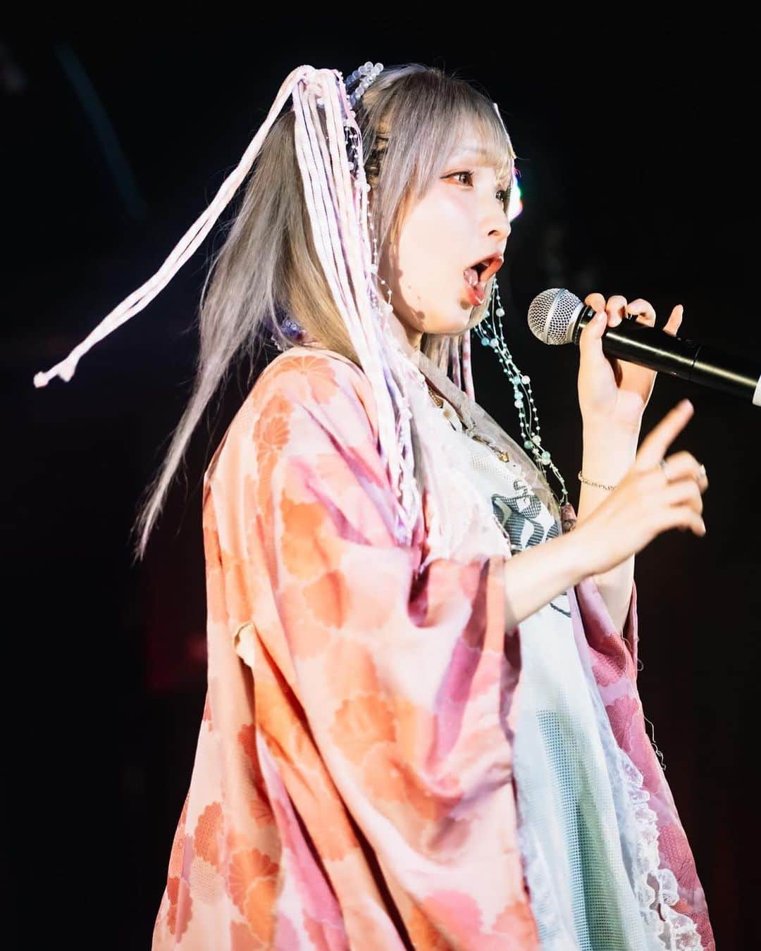 ようなぴのインスタグラム：「おはようなぴ！ YO(u)NAP!'s Live Photo📸  Photo by @alltoz696   at Osaka 2023.7.29  伝えたいことは、歌にのせているので、聴いて欲しい。 けど、聴いてもらうためには伝えなきゃいけなくて、難しい。 今の私の曲、ライブ、とっても素敵なのでもっと届いてほしい〜切実」