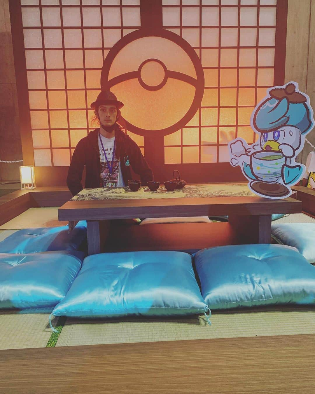 栗原類さんのインスタグラム写真 - (栗原類Instagram)「おはようございます。 昨日はポケモンWCS2023 day２に行って来ました。 ユナイトを中心に観ていて盛り上がっていてたくさんのドラマを見れました。 やはり大会現地で観戦している人達がが歓声を上げながら試合を見ている光景はお祭り感を感じていて素敵な空間だなとお思いました。 にポケモン好きとしてはいつかWCSは行きたいと思っていたので、今回日本で開催された事、そして行けたことが運が良かったなと思いました。 周りの内装も素敵に作られていてみているだけで楽しかったです。 今日は最終日、参加者全員、運営の方々も楽しんでください。 #ポケモンwcs2023  #pokemonworlds2023 #pokemon #ポケモン」8月13日 9時15分 - louis_kurihara