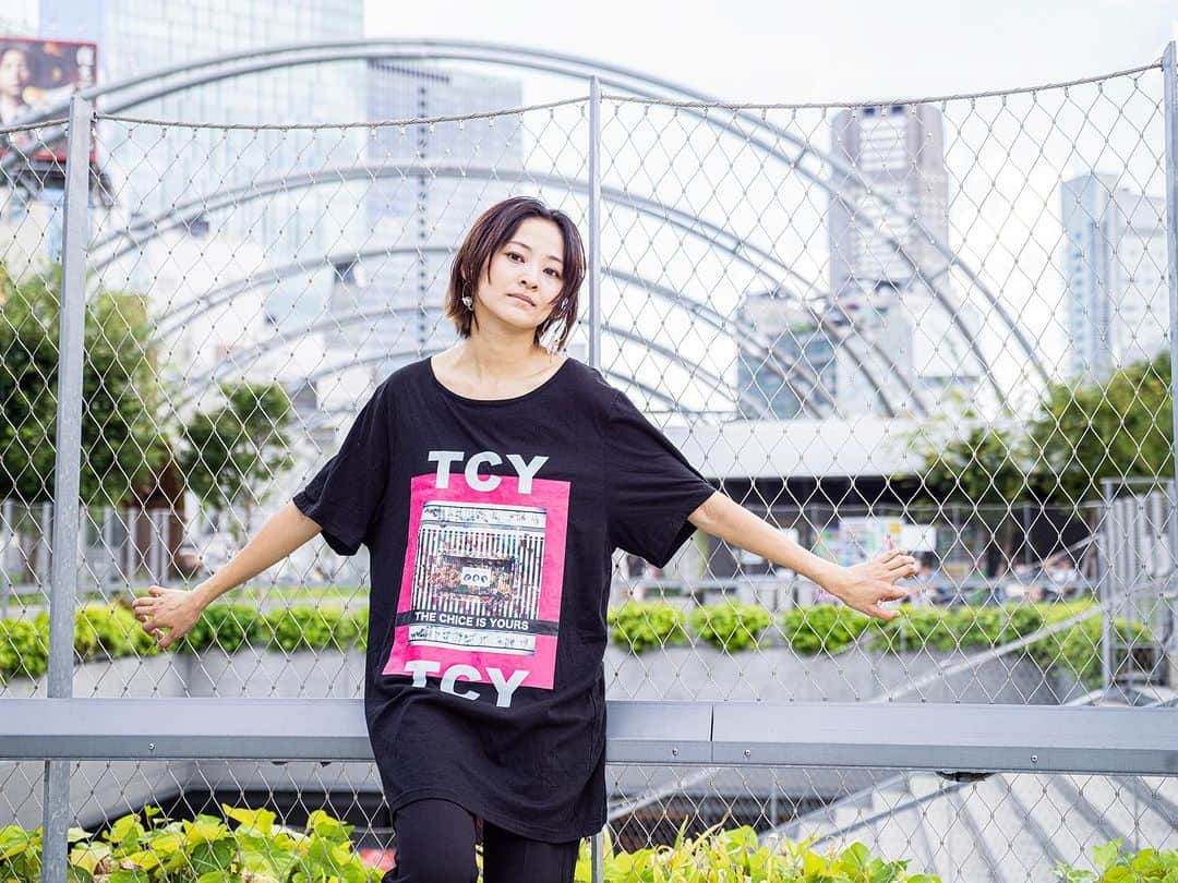 佃井皆美のインスタグラム：「Photo by Higuchi Mitsuhiro  （ @higuchi0215 ）  #撮影  #tシャツ」