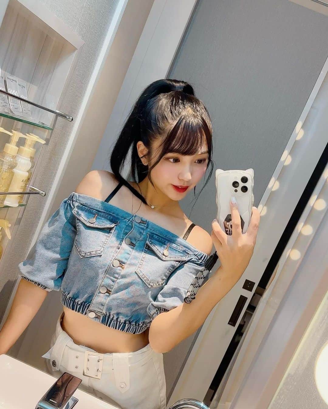 木下ひまりのインスタグラム：「黒髪にしました🖤きにいってる」