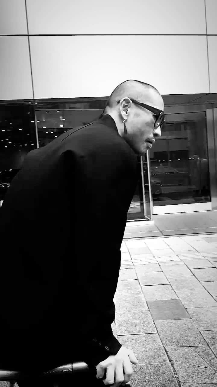 辻?本知彦のインスタグラム：「松葉杖🩼卒業」