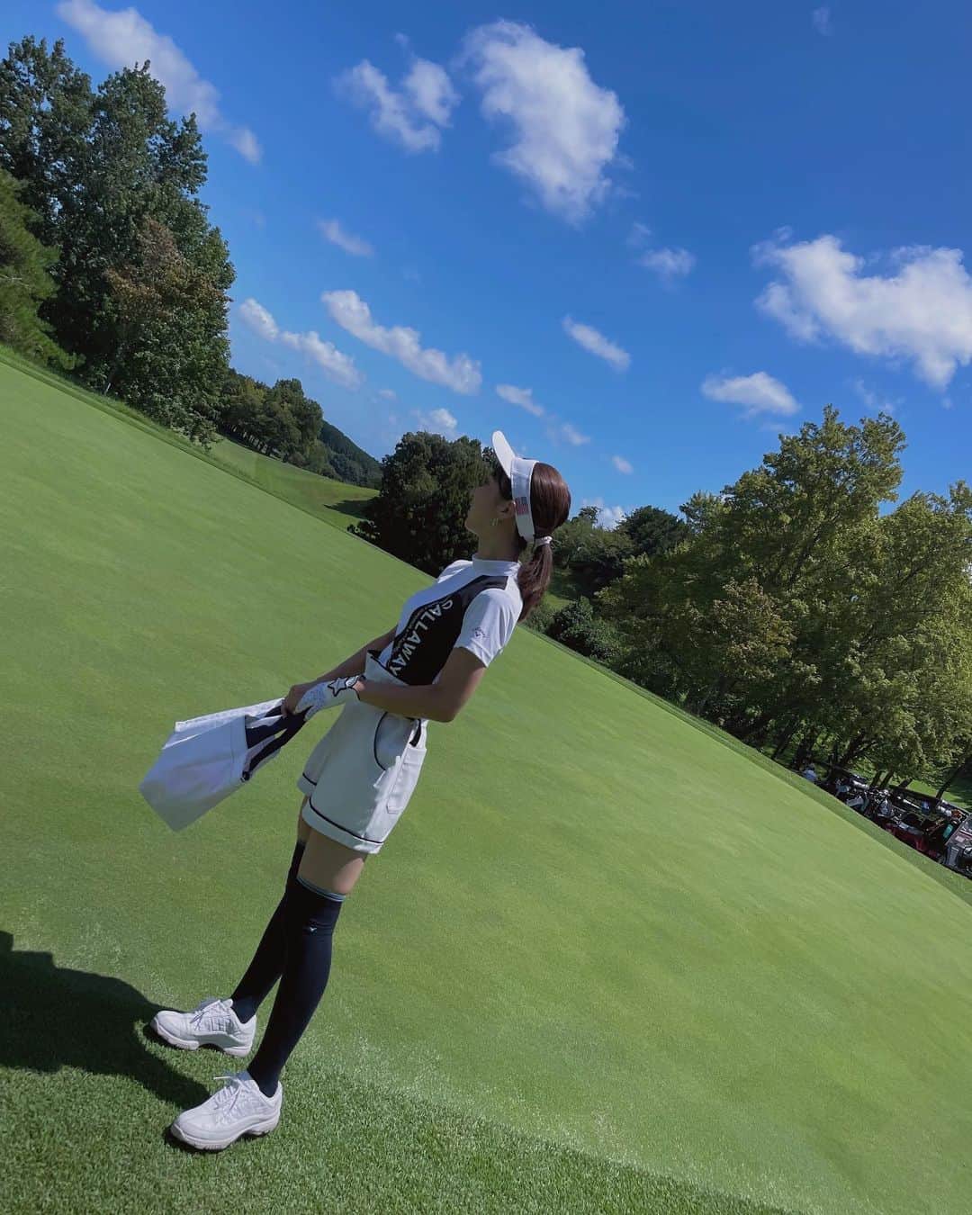 のインスタグラム：「✴︎ ‎𓊆⛳️°🏌️‍♀️𓊇  へたっぴでも楽しいでしかない日だった*°  上達したらもっとおもしろいんだろうなぁ🤤  練習がんばろう  誕生日にもらった水筒が水分補給のたび気分あげ♡ @prada   #golf#golfswing  #ゴルフ#ゴルフ女子  #ゴルフウェア  #夏休み」