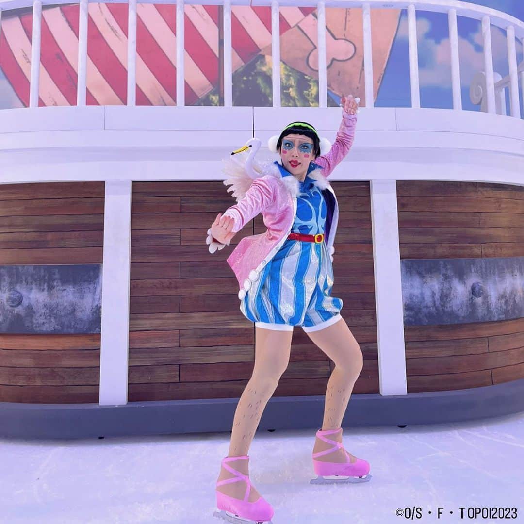 本郷理華のインスタグラム：「🦢✨🤍🩰🔥🏴‍☠️⛸️  #ワンピースオンアイス #onepieceonice  #ONEPIECE #全力オカマウェイサマー2023 #ボンクレー #ボンちゃん」