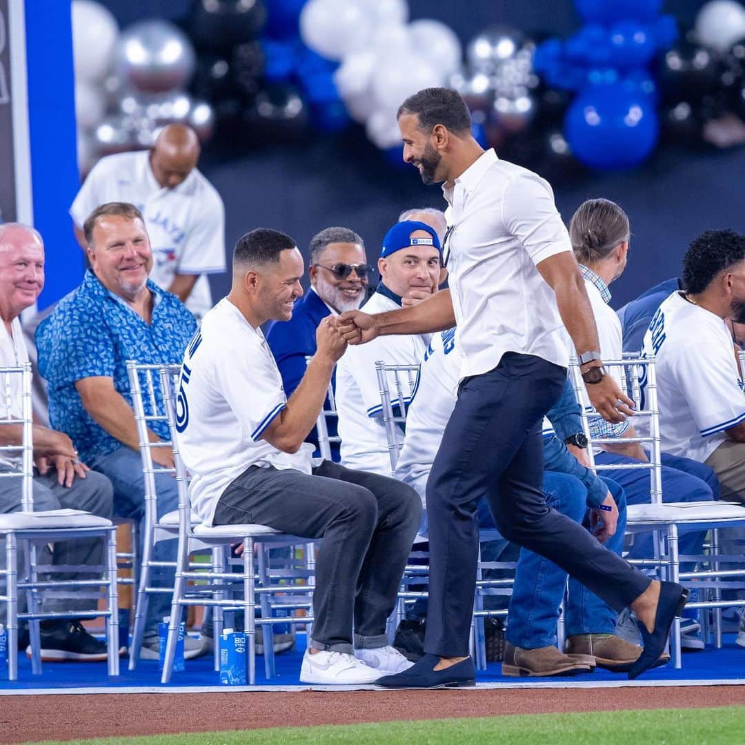 ホセ・バティスタさんのインスタグラム写真 - (ホセ・バティスタInstagram)「A franchise icon FOREVER 👑 Congratulations, #JoeyBats! 🐐」8月13日 10時26分 - joeybats19