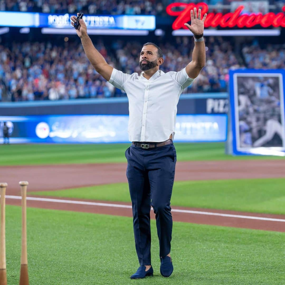 ホセ・バティスタのインスタグラム：「A franchise icon FOREVER 👑 Congratulations, #JoeyBats! 🐐」