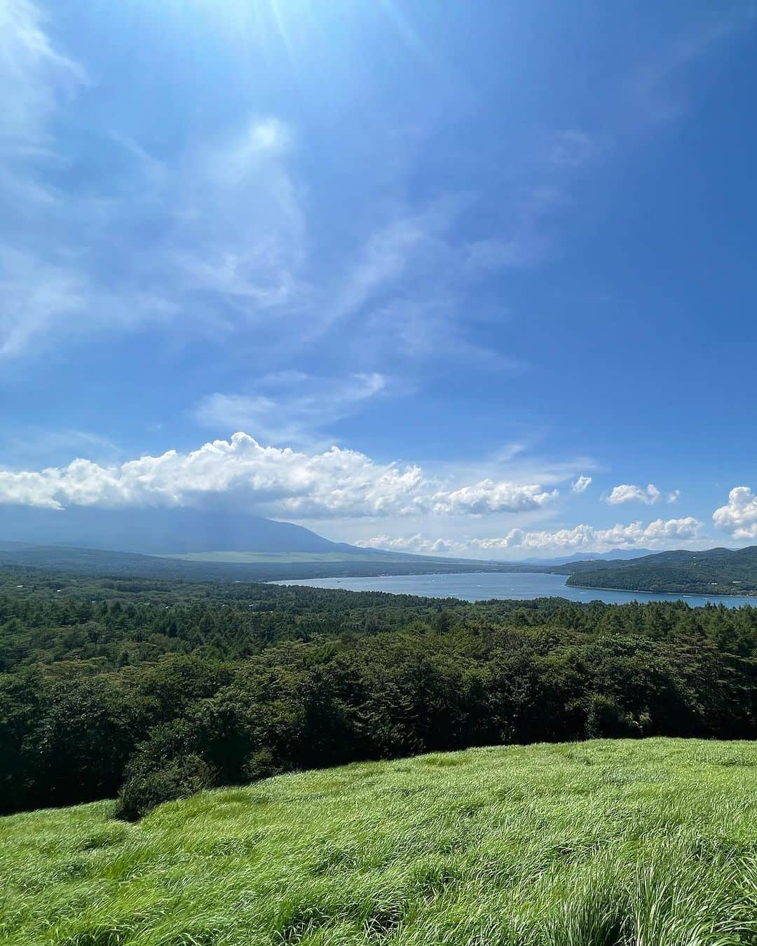 中山雄一さんのインスタグラム写真 - (中山雄一Instagram)「SUPER GT 富士大会の移動日に山中湖でパワーチャージ🗻 ⁡ ISハイブリッドはモーターパワーで山道も走りやすいです🔋🔋 ⁡ 台風の進路に気をつけて夏休み満喫しましょう😉😉 ⁡ ⁡ ⁡#PR #KINTO #キント #クルマのサブスク #lexus #lexusis #クルマのある風景 #クルマのある人生」8月13日 10時35分 - yuone_n