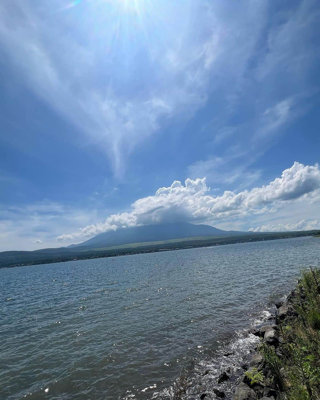 中山雄一さんのインスタグラム写真 - (中山雄一Instagram)「SUPER GT 富士大会の移動日に山中湖でパワーチャージ🗻 ⁡ ISハイブリッドはモーターパワーで山道も走りやすいです🔋🔋 ⁡ 台風の進路に気をつけて夏休み満喫しましょう😉😉 ⁡ ⁡ ⁡#PR #KINTO #キント #クルマのサブスク #lexus #lexusis #クルマのある風景 #クルマのある人生」8月13日 10時35分 - yuone_n