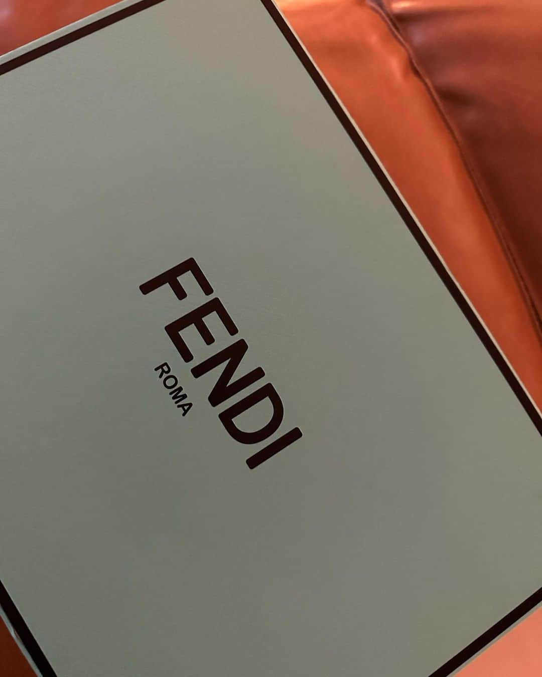 ソン・ヘギョさんのインスタグラム写真 - (ソン・ヘギョInstagram)「Thank you💛fendi」8月13日 10時41分 - kyo1122