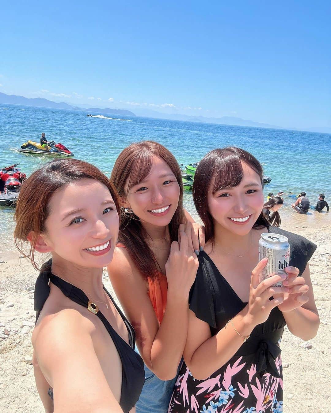 のインスタグラム：「みほちんゆみちゃんと琵琶湖💙💙 振り落とされすぎてあざだらけ😭 来年は、みきもジェットの免許取っとこう🥺🩵🌈✨ 4枚目の動画、ゆみちゃん突き落としてみほちん引き摺り下ろしたやつ😈🩵🌊おもしろい😆🕶️  #琵琶湖ジェット #ジェット #ジェットスキー #琵琶湖 #水着 #水着コーデ #水着女子 #かわいい #日焼け #ゴルフ女子」