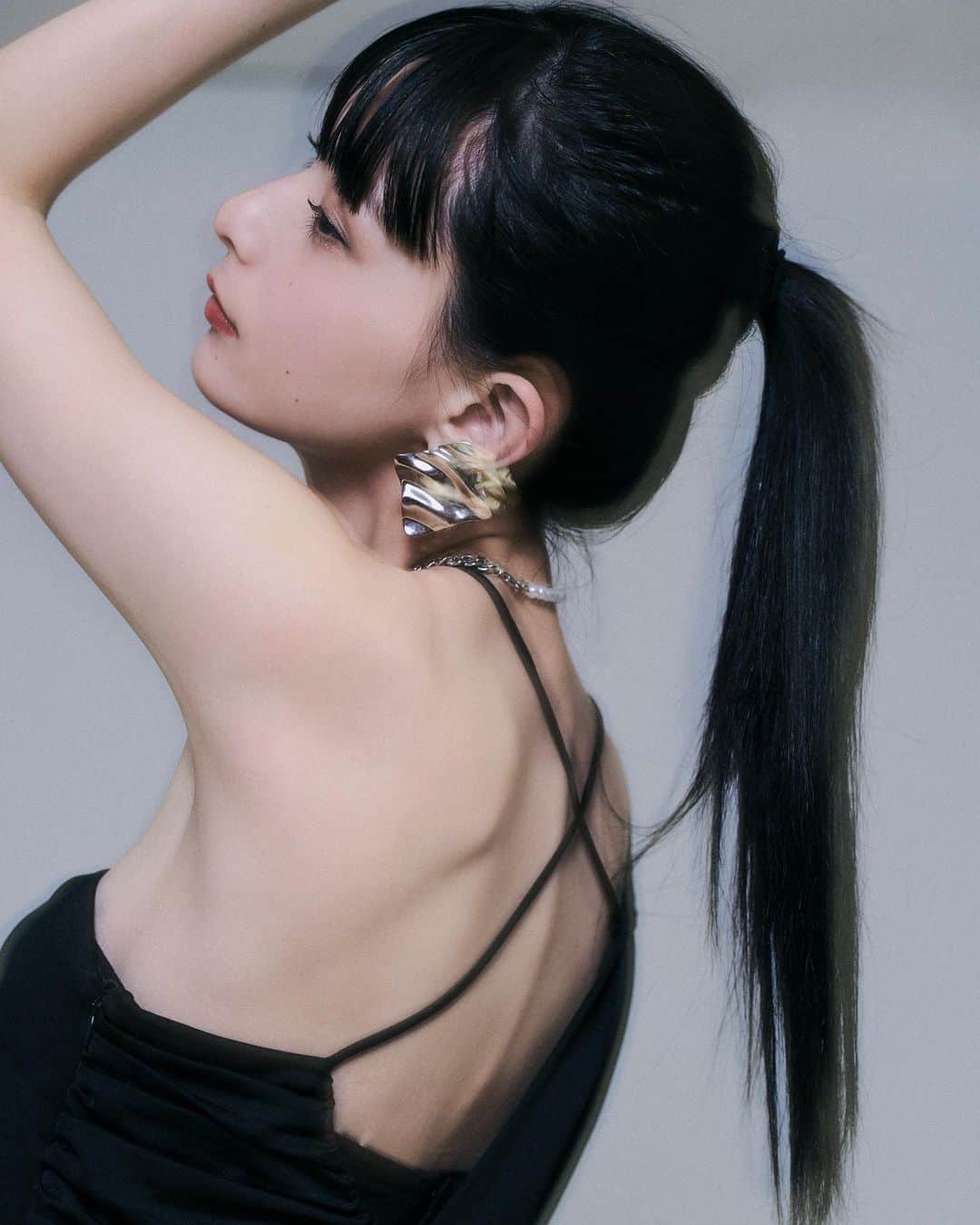 中澤瞳さんのインスタグラム写真 - (中澤瞳Instagram)「🖤  Photo @sairi_todo  hair&make @hair_make.miki  stylist @miyuhidaka_」8月13日 10時56分 - hitomi.nakazawa