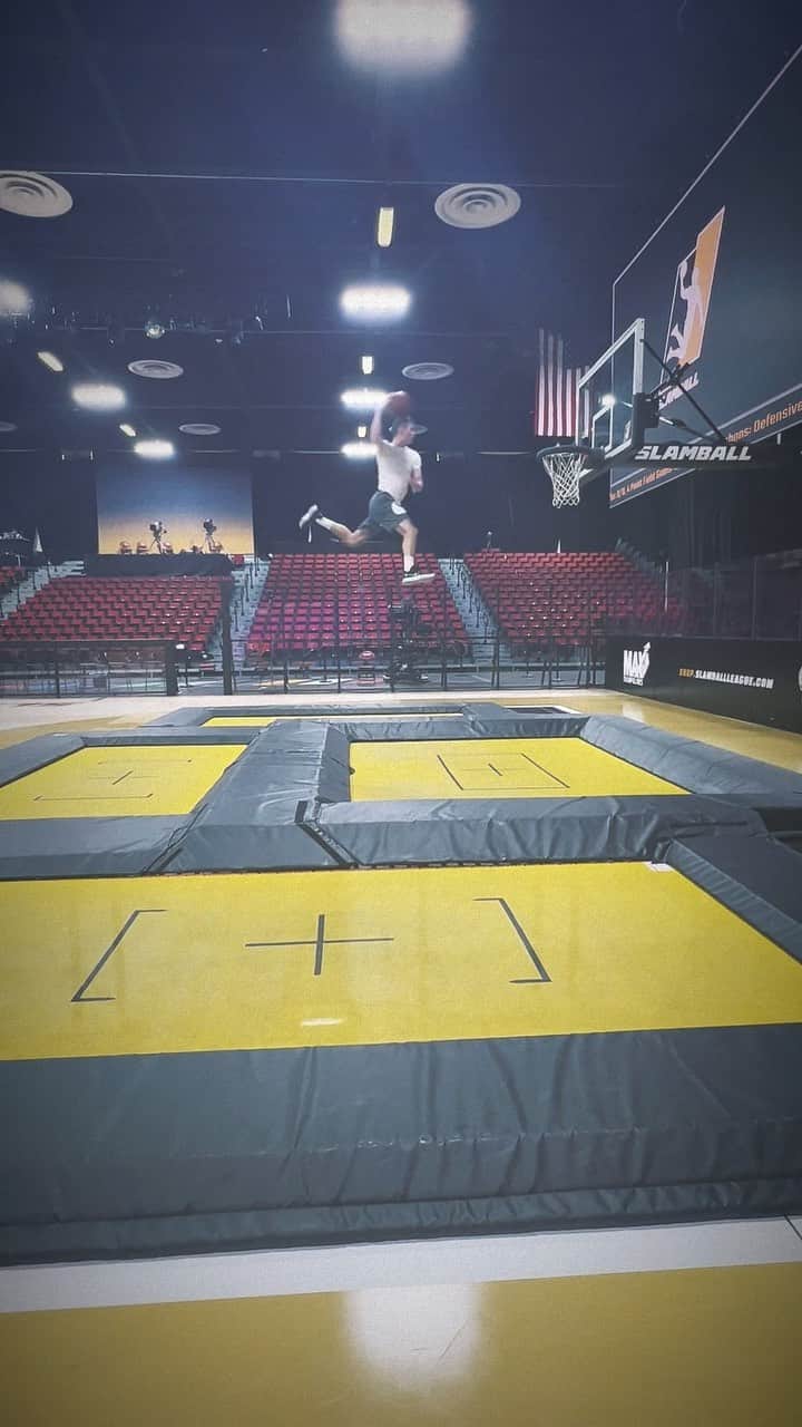 ジェームズ・ラファティのインスタグラム：「@slamballofficial is back. Couldn’t resist :) Thank you to the whole team for some quality time on the trampolines. Looking forward to the games tonight!」