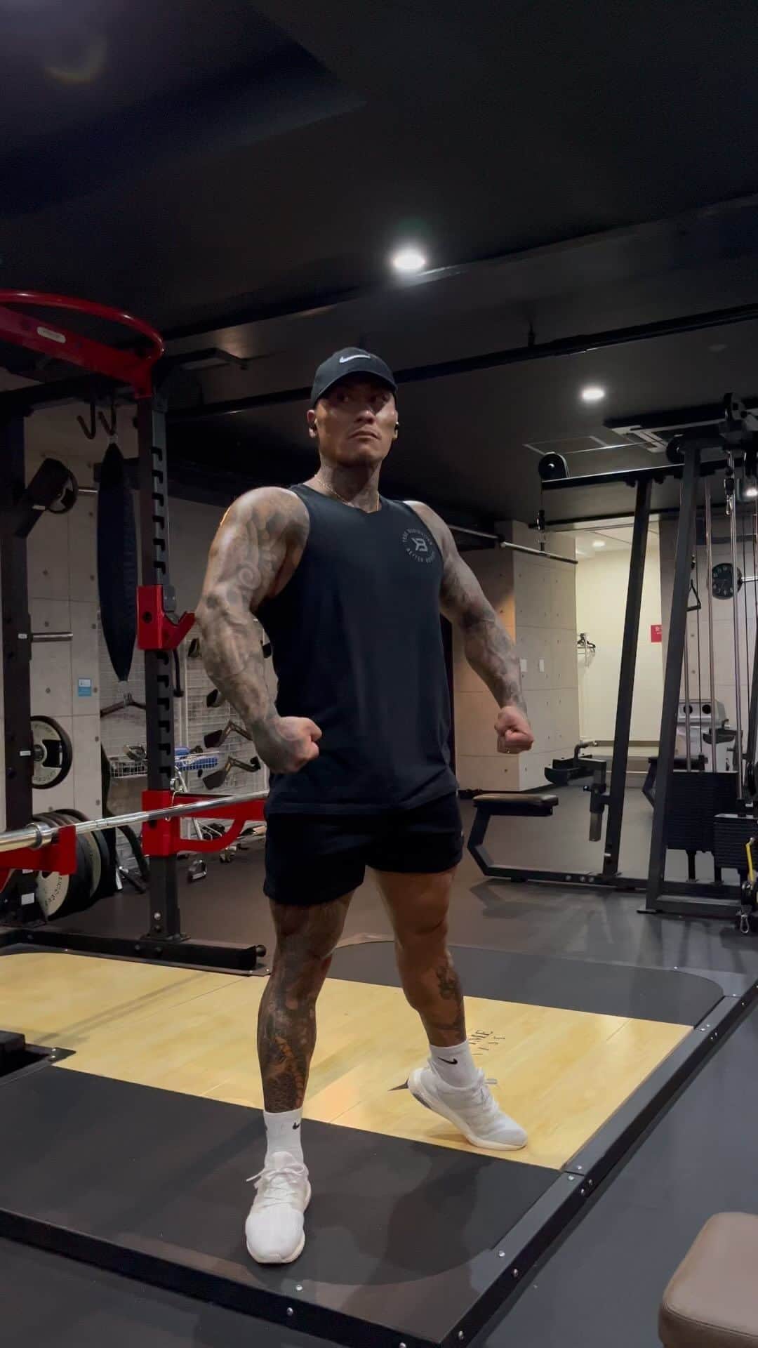 のインスタグラム：「#training#fitness#workout#gym#tattoo#japanesetattoo#physique#bodybuilding#posing#classicphysique#gymmotivation   色々GET BACKしないと🔥🔥🔥」