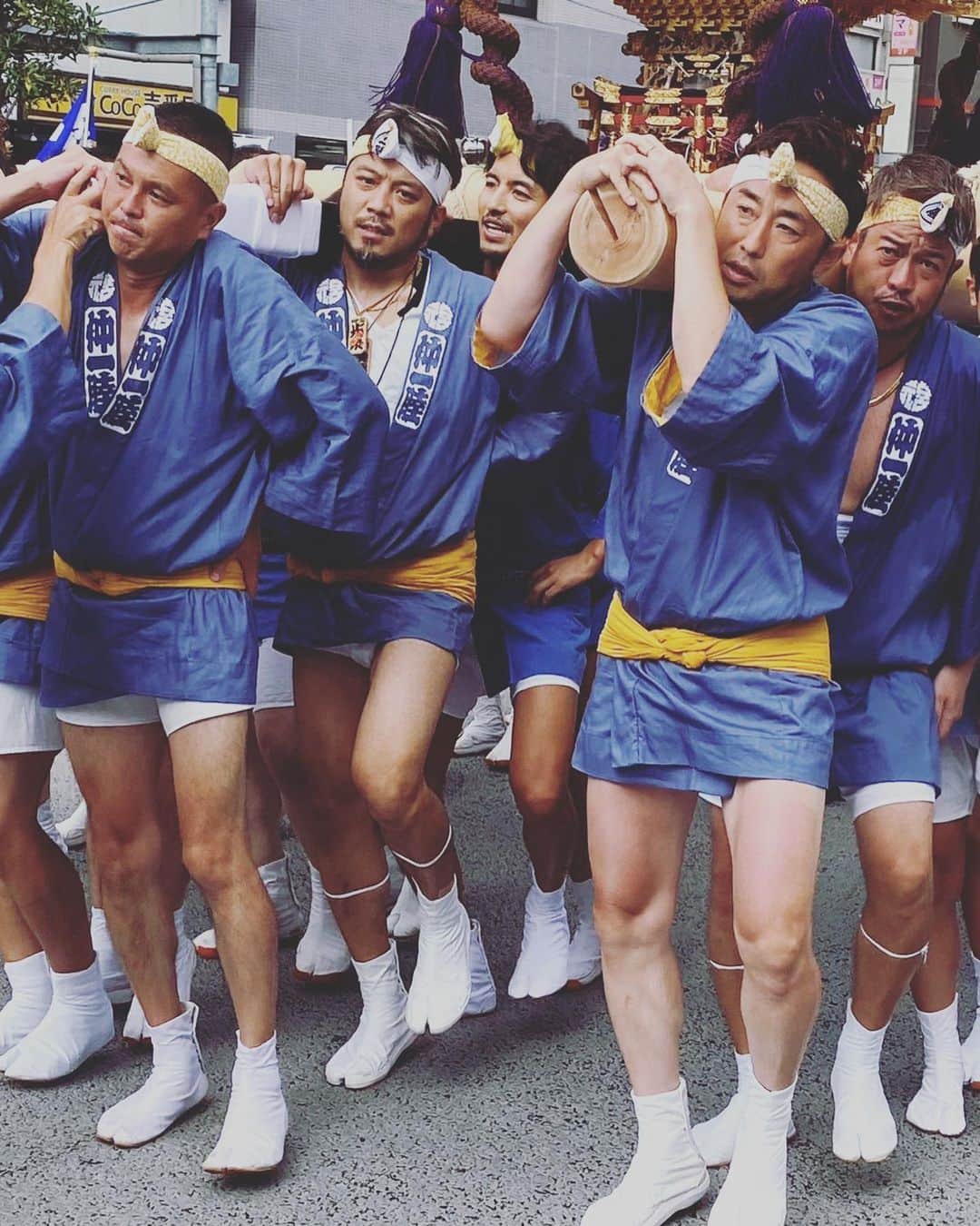 光永亮太のインスタグラム：「サイコーです！  #富岡八幡宮例大祭 #2枚目は親父と二人で花棒」