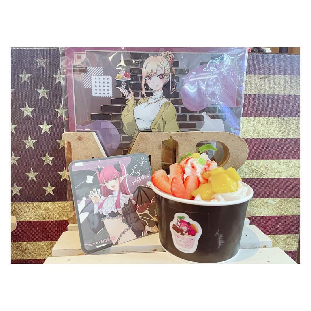 小河結香のインスタグラム：「着せ恋 × MR🗽🍨✨ (2022/10/15・10/28)  マンハッタンロールアイスと着せ恋のコラボ❤️ 1日に何個も食べれず2回に分けて行きました✌️  リズきゅんと五条くんをお迎えできました🥰 あと今回の書き下ろしのまりんたん ファッションもヘアメも可愛すぎ💕  モデル級お洒落ギャルなのに オタクコスプレイヤーて強すぎんか⁉️ 眼福でございました🙏✨  #着せ恋 #着せ恋コラボ #その着せ替え人形は恋をする  #マンハッタンロールアイス #推し活 #推し事 #オタ活 #ゆんのヲタ活記録」