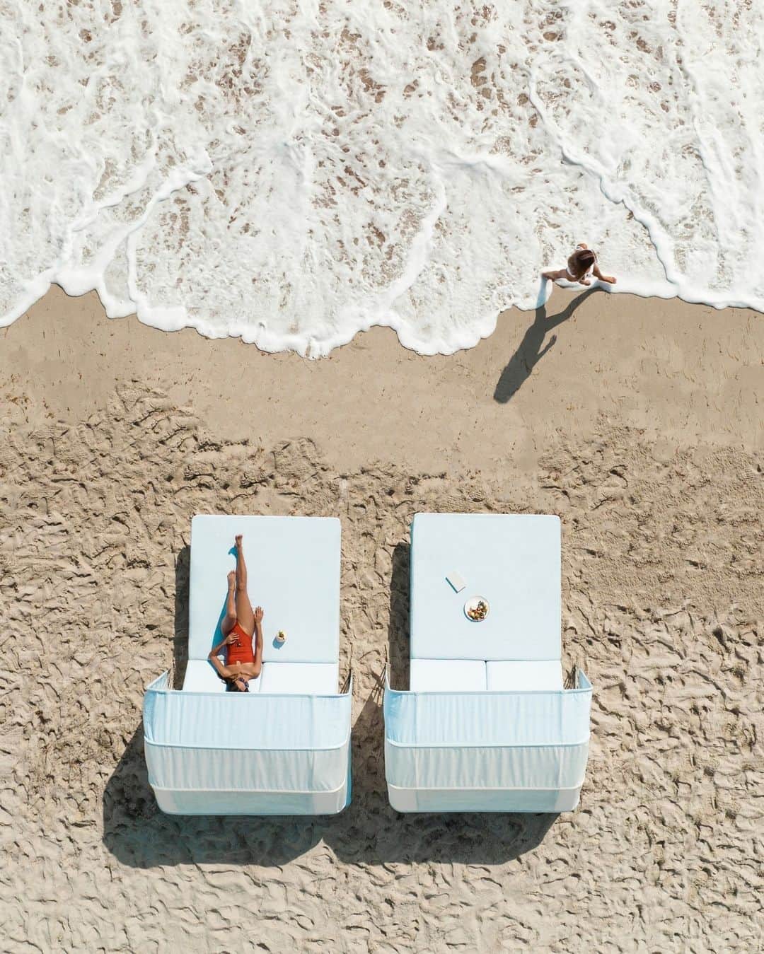 リッツ・カールトンさんのインスタグラム写真 - (リッツ・カールトンInstagram)「Above the coast, beside the waves, or poolside, find your angle on Miami at The Ritz-Carlton, #SouthBeach.」8月13日 11時37分 - ritzcarlton