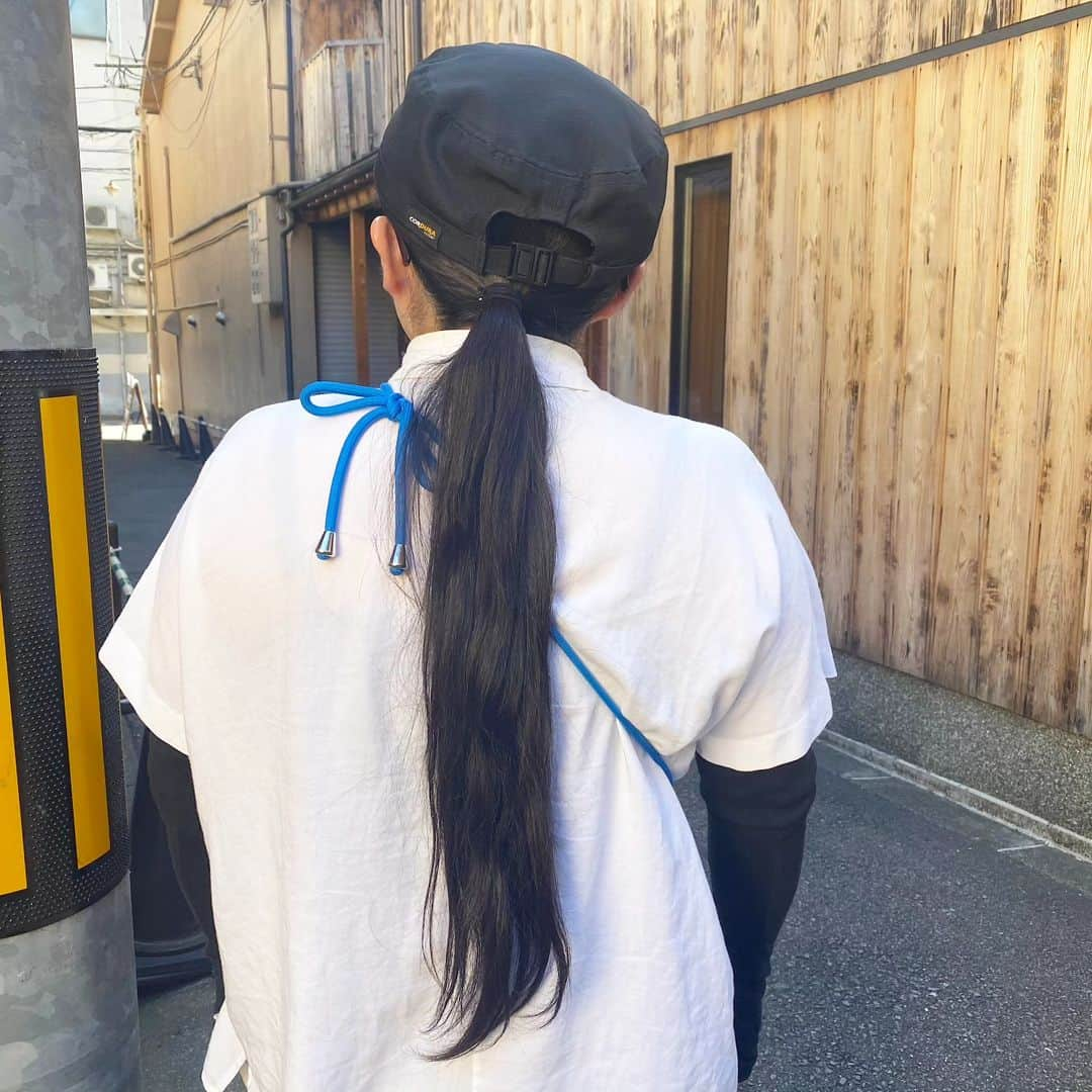 岡田直子のインスタグラム：「みんなに笑い飯の西田さんだと言われました。⁡ ⁡写真を撮って頂き、見てみたら我ながら似すぎてました。⁡ ⁡ 神様ぁ～！！ 私に大喜利の才能と皆様からの清き一票を頂けますよう、総選挙最終日も見守ってくださいませ。⁡ ⁡よろしくお願い致します。⁡ ⁡⁡ ⁡◎ご投票はこちらから◎ ↓↓↓↓ https://shinkigeki.yoshimoto.co.jp/static/sousenkyo/  #吉本新喜劇座員総選挙2023 #最終日⁡⁡ ⁡#最後までよろしくお願い致します ⁡⁡ ⁡#吉本新喜劇 #岡田の後ろ姿 #笑い飯 #西田さん⁡ ⁡⁡ ⁡#そして2枚目はご本人様も出囃子も爽やかなお兄さん⁡ ⁡#もう中学生 さんとお写真撮って頂きました⁡ ⁡⁡ ⁡#岡田直子⁡ ⁡#オタク⁡ ⁡#アニメ⁡ ⁡#漫画⁡ ⁡#声優 様⁡ ⁡#いい声芸人⁡ ⁡ ⁡#ご清聴ありがとうございました⁡ ⁡#桑原和男 師匠⁡⁡ ⁡」